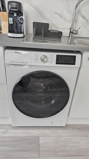 Interior - Parkside Studio Retreat, Near the station (London)