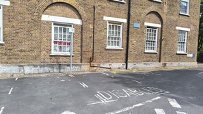 Exterior - Parkside Studio Retreat, Near the station (London)