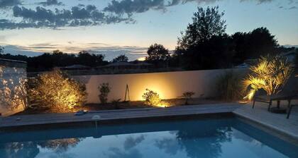 Coup de coeur à Audenge : piscine chauffée, jardin arboré, et table de ping-pong