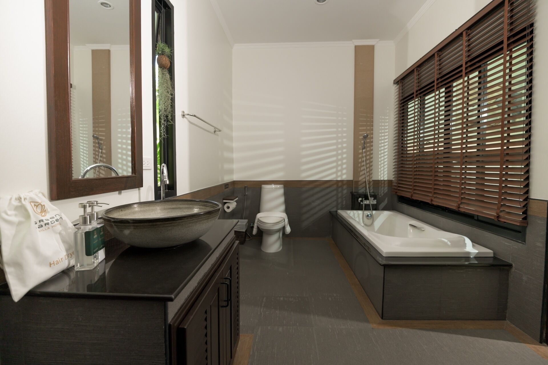 Deluxe Villa, 1 Bedroom, Pool View | Bathroom | Free toiletries, hair dryer, bidet, towels