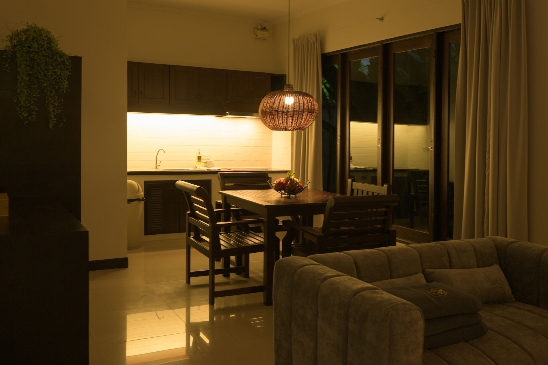 Vila luxo, 3 quartos, vista para a piscina | Cozinha privada | Geladeira, micro-ondas, cafeteira/chaleira, chaleira elétrica