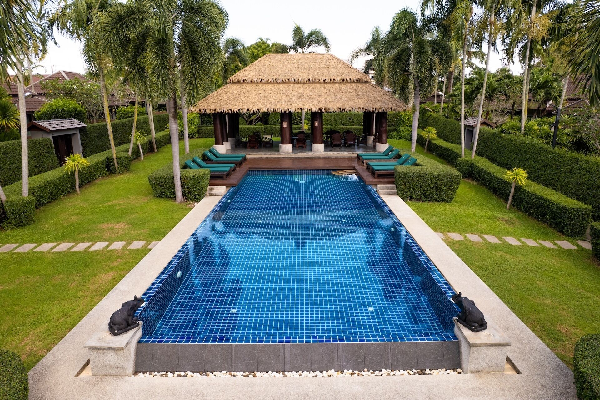 حمّام سباحة خارجي