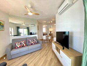 Smart TV - Sea front, 1 bedroom apartment, Fuengirola. (Fuengirola)