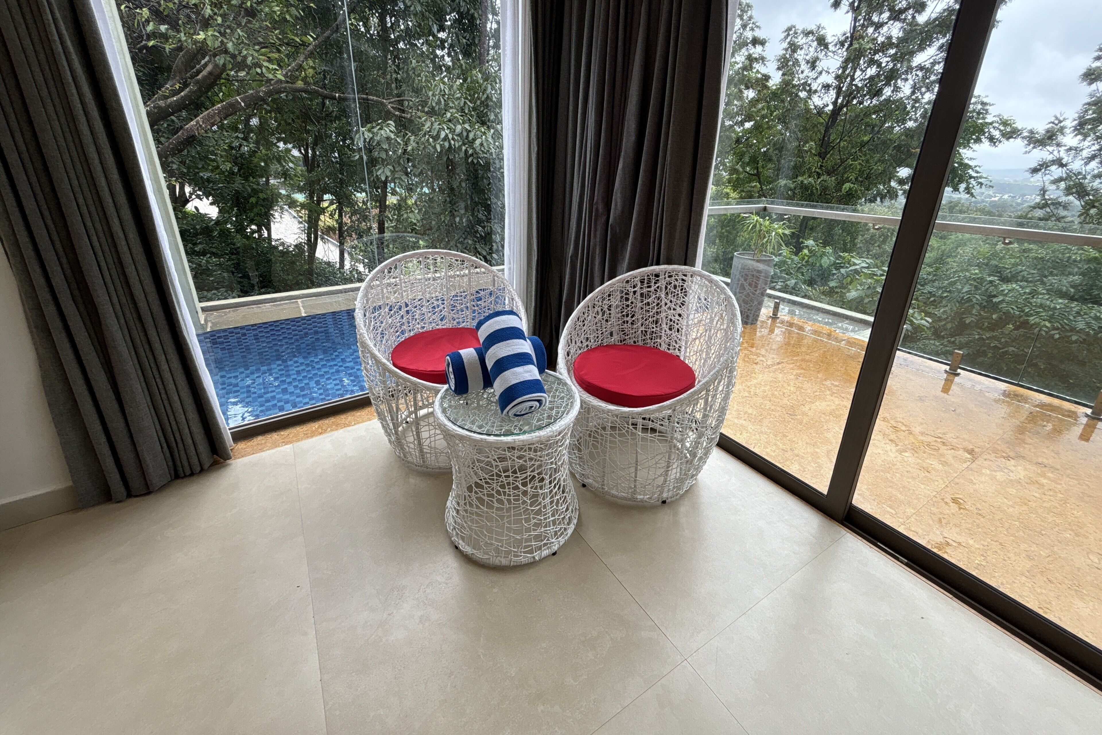 Luxury-Zimmer, eigener Pool, Poolblick | Bettwäsche aus ägyptischer Baumwolle, hochwertige Bettwaren