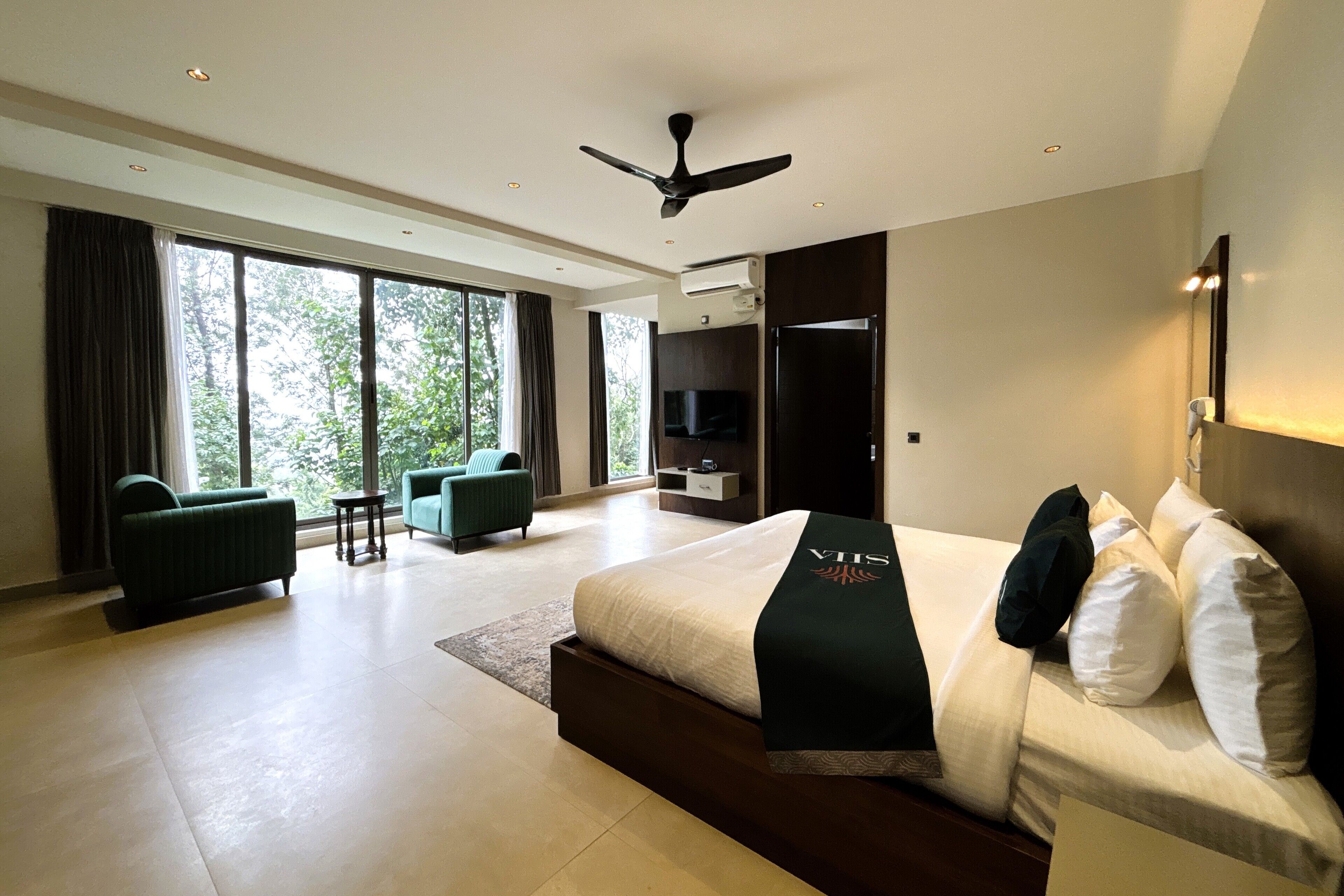 Egyptian cotton sheets, premium bedding, memory-foam beds, in-room safe