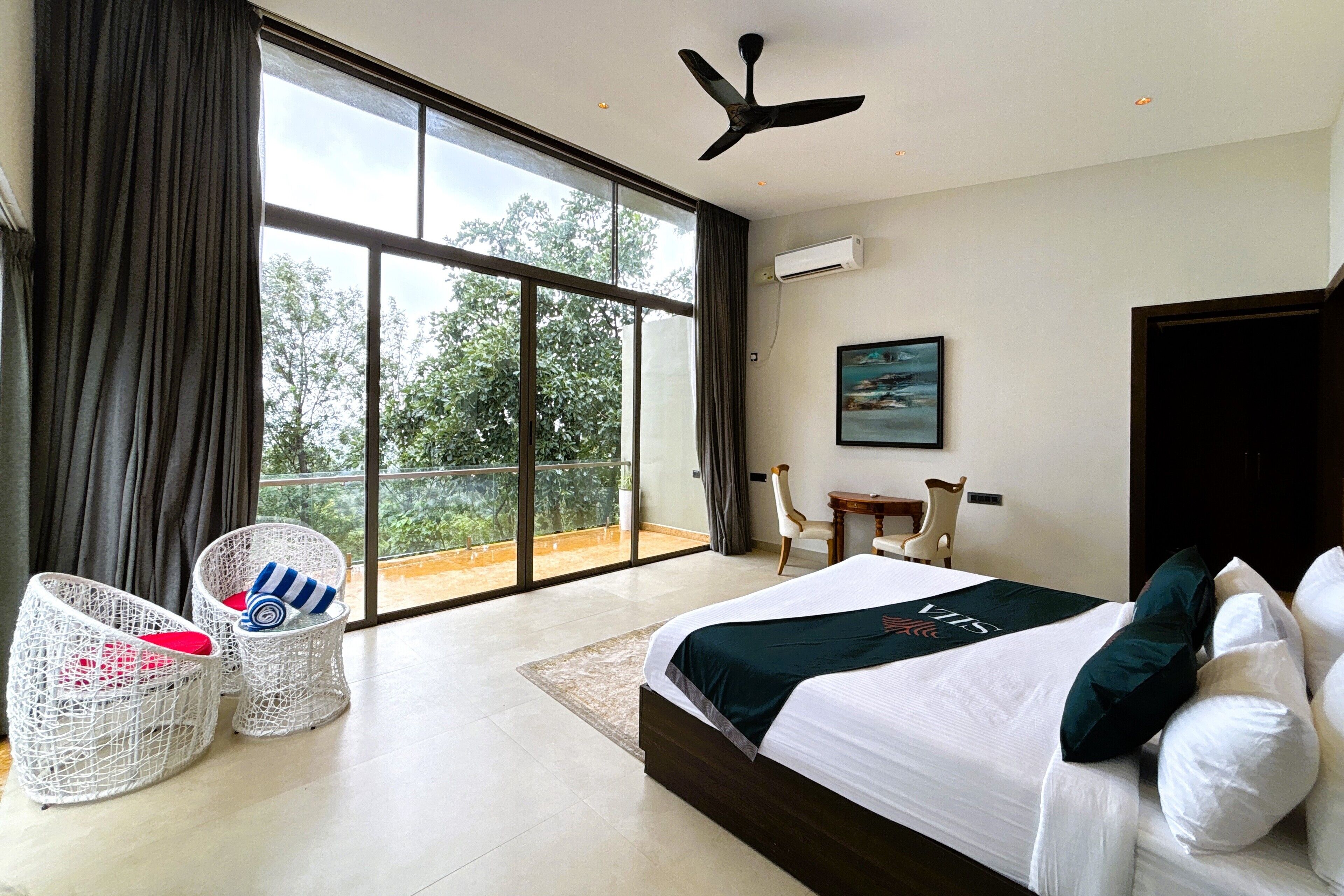 Luxury-Zimmer, eigener Pool, Poolblick | Blick auf die Berge