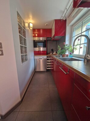 Micro-ondes, four, plaque de cuisson, lave-vaisselle