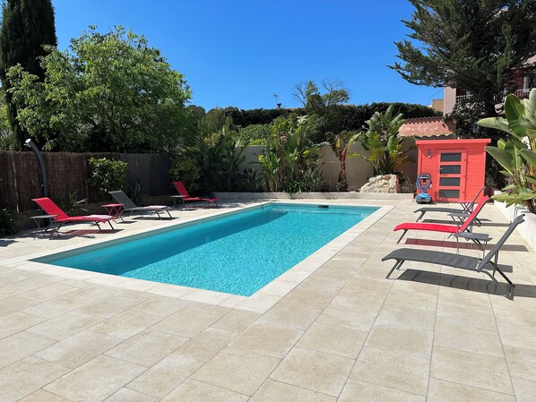 Outdoor pool, a heated pool - Beachfront villa with pool (Le Pradet)