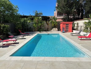 Outdoor pool, a heated pool - Beachfront villa with pool (Le Pradet)