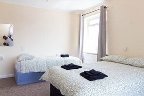 Twin Room | Free WiFi - Brookvale Guest House Room 12 (Southampton)