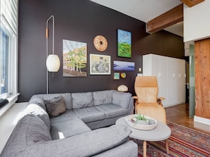 Smart TV, music library
