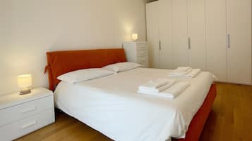 2 Schlafzimmer, Schreibtisch, BĂŒgeleisen/BĂŒgelbrett, kostenloses WLAN