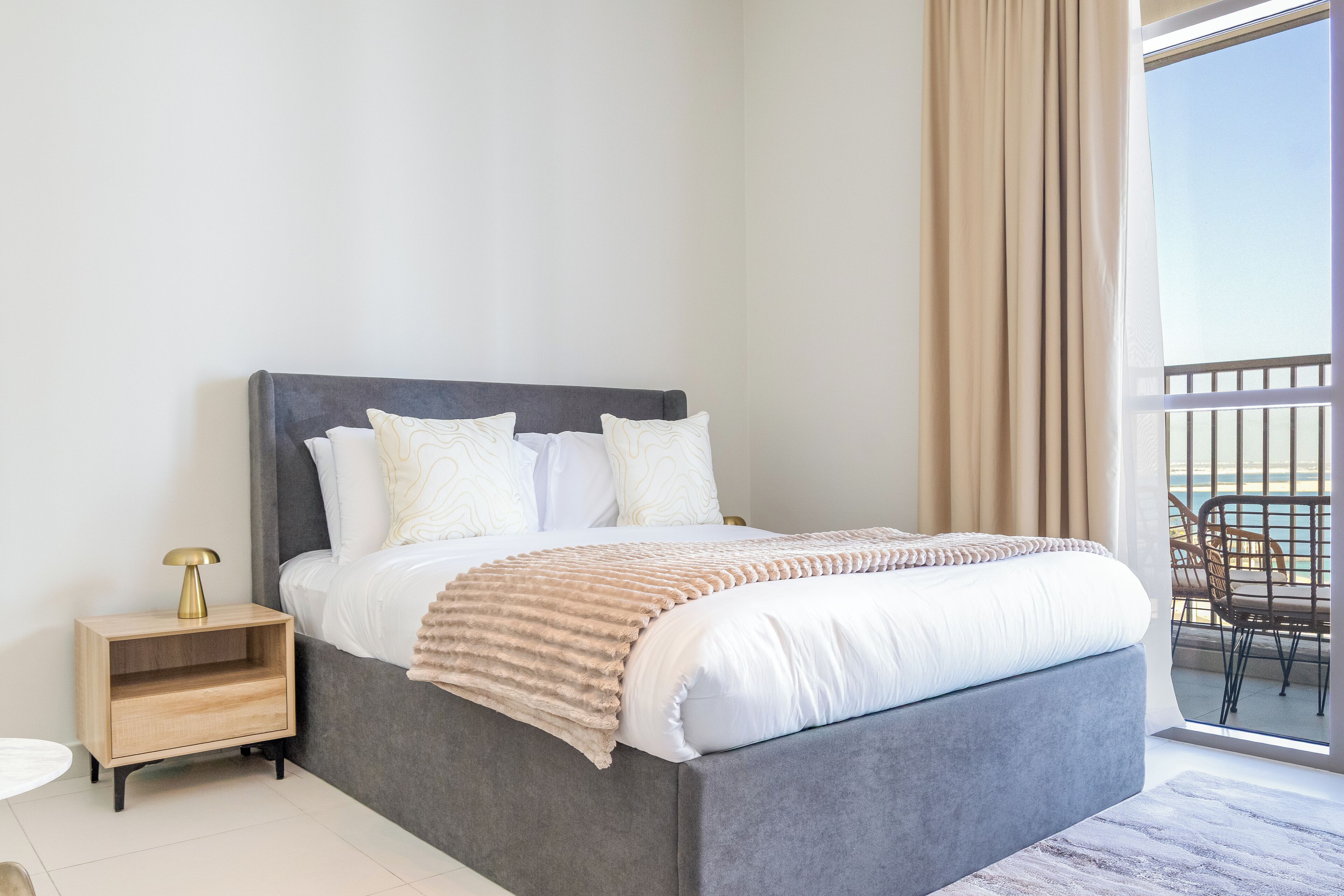 Safe på rommet, strykejern/-brett og wi-fi (inkludert)