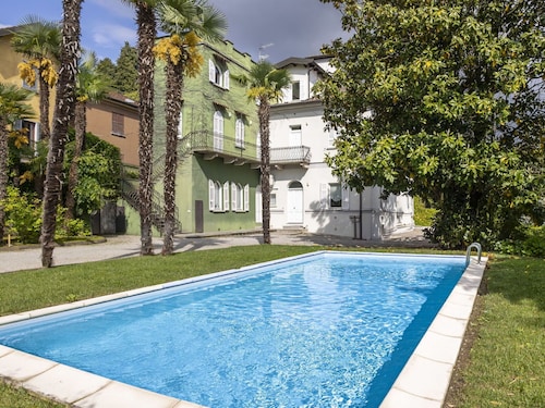Beautiful apartment for 4 people with A/C, pool and TV