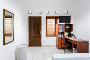 Deluxe kamer | Een bureau, een laptopwerkplek, gratis wifi, beddengoed
