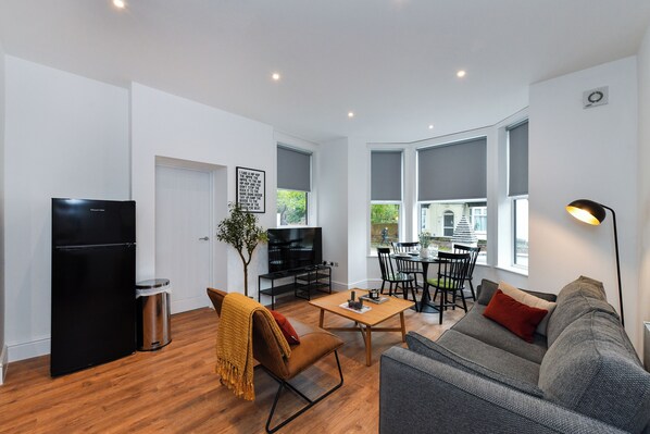 Apartment | Living area - Dovecote Lane Suites (Beeston)