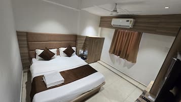 Basic Double Room, City View | Desk, laptop workspace, free WiFi