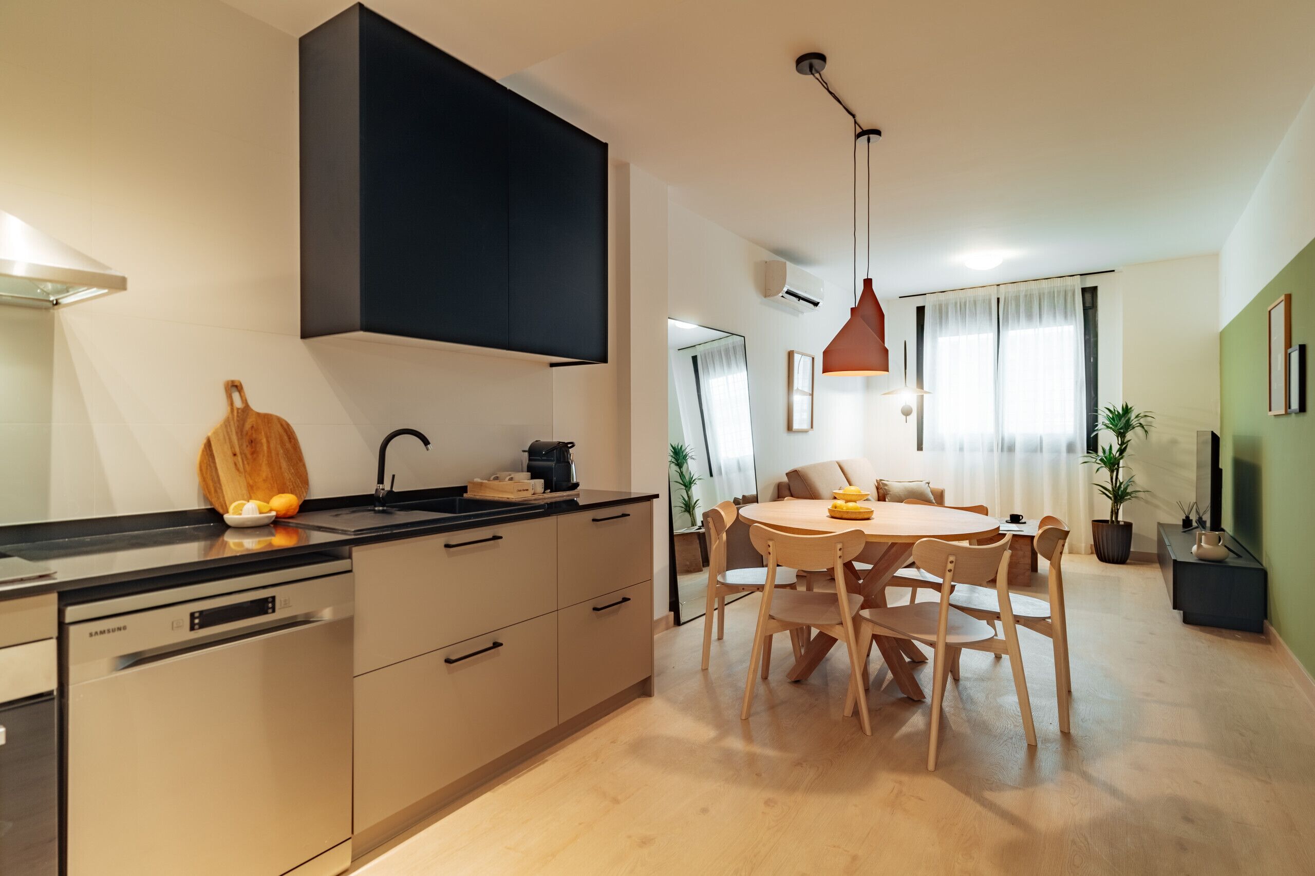 Apartament | Cuina privada | Frigorífic, microones, forn i placa de cuina 