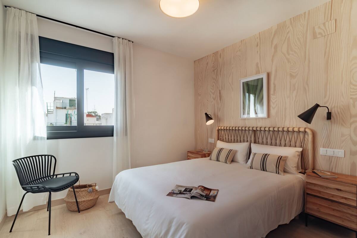 Cuna de viaje, wifi gratis y ropa de cama 