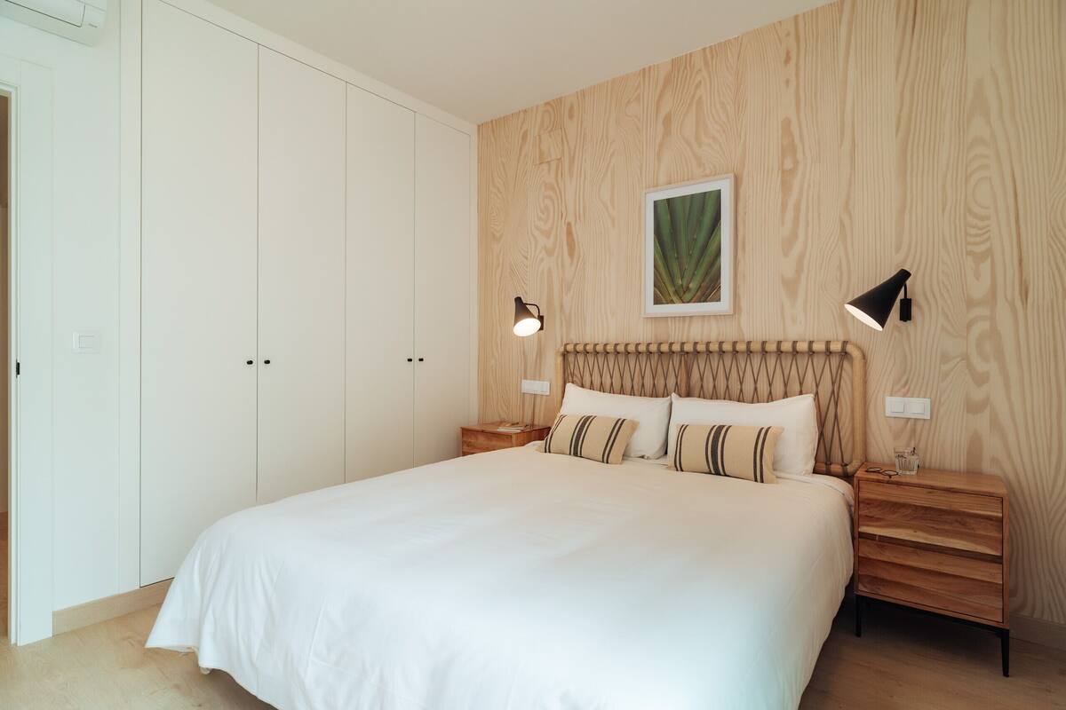 Cuna de viaje, wifi gratis y ropa de cama 