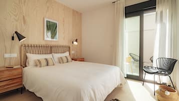 Desk, laptop workspace, free WiFi