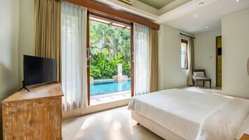 Deluxe Suite, Pool View
