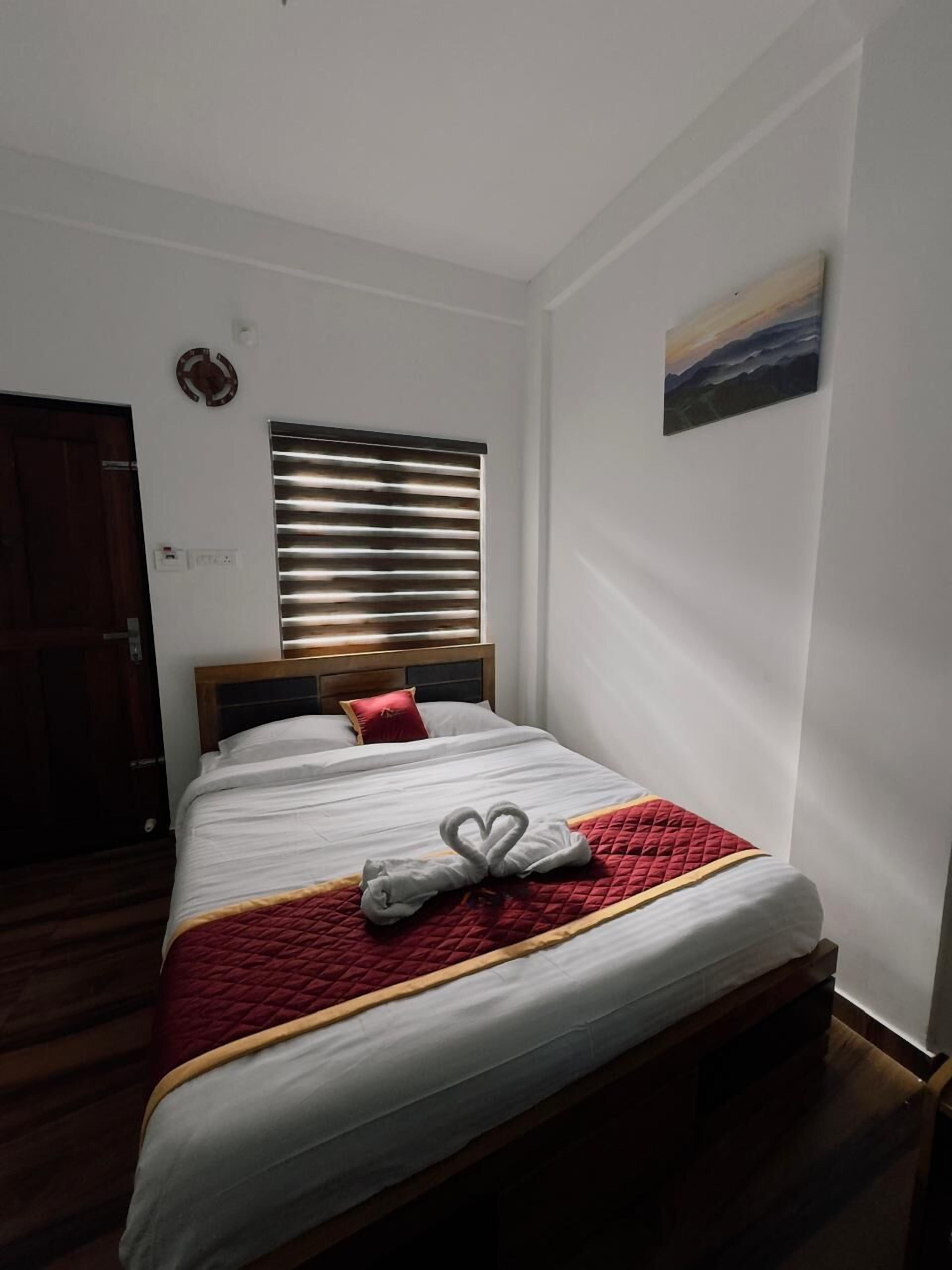 غرفة ديلوكس | مكتب ومساحة عمل للكمبيوتر المحمول ومكواة/لوح كي وواي فاي مجانًا