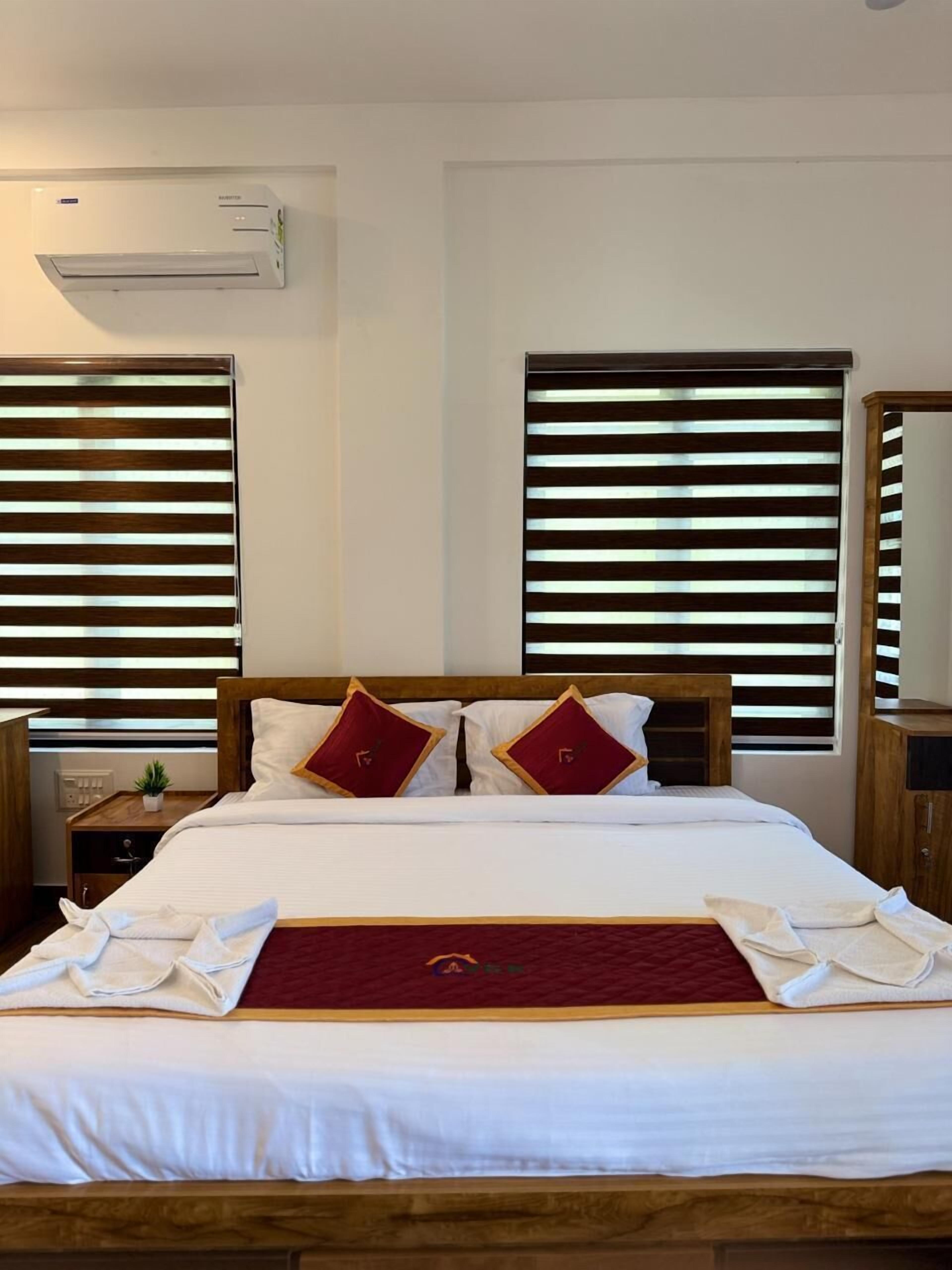 شقة فاخرة - بشرفة - منظر للتل | مكتب ومساحة عمل للكمبيوتر المحمول ومكواة/لوح كي وواي فاي مجانًا