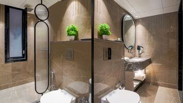 Executive Double Room | Bathroom | Shower, free toiletries, hair dryer, slippers