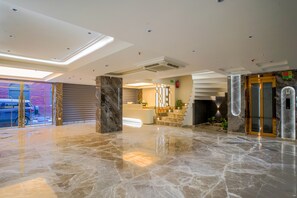 Reception - Hotel Horizon By Shanti (New Delhi)