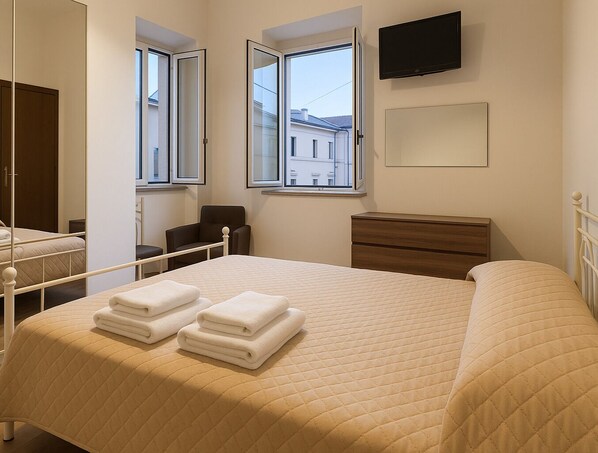 2 bedrooms, iron/ironing board, free WiFi, bed sheets - Entire 2-bedroom apartment 5 minutes from the sea (Vibo Marina)