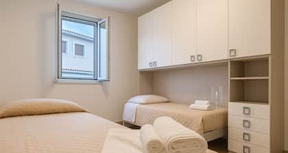 Entire 2-bedroom apartment 5 minutes from the sea