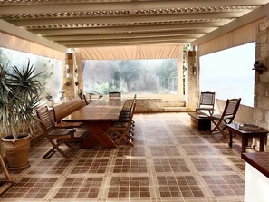 Huvila, 3 makuuhuonetta, tupakointi sallittu, yksityinen uima-allas | Terassi/patio