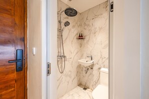 Superior Room | Bathroom - Cove Penara (Denpasar)