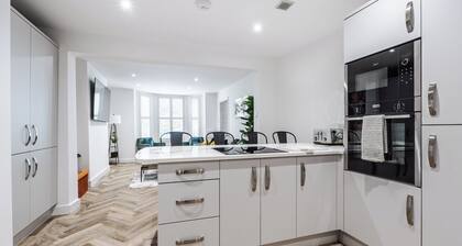 Riverside | Work-Stay | Free Dedicated Parking