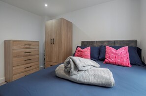 1 chambre, fer et planche à repasser, Wi-Fi gratuit, draps fournis