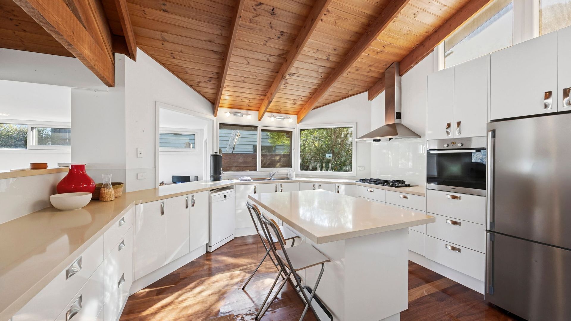 Réfrigérateur, four, plaque de cuisson, lave-vaisselle