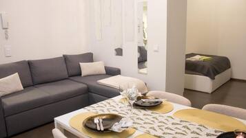 Comfort Studio, 1 Double Bed with Sofa bed, Courtyard View | Iron/ironing board, free WiFi