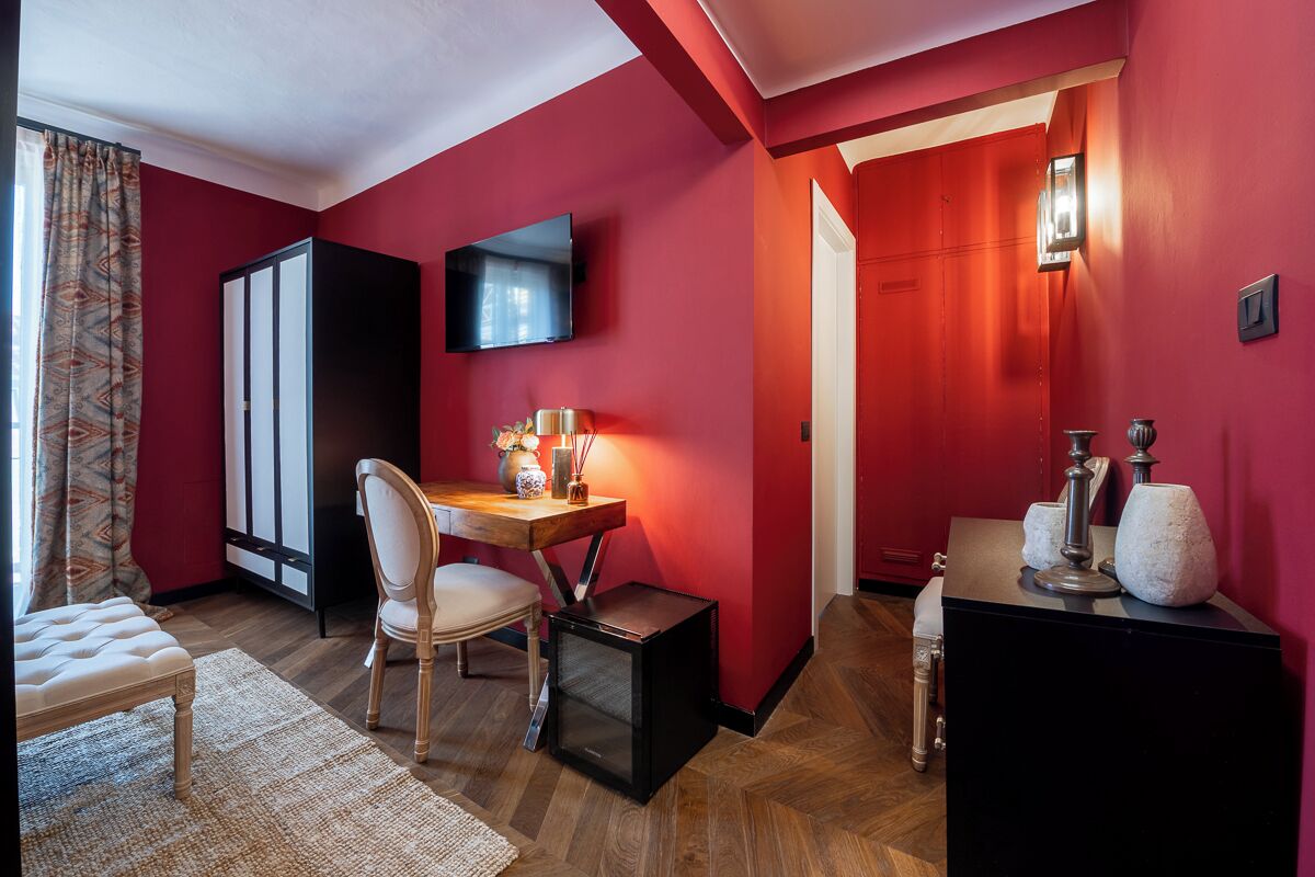 In-room safe, desk, soundproofing, iron/ironing board