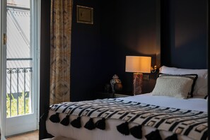 Tripla Deluxe, vista città | Una cassaforte in camera, una scrivania, insonorizzazione