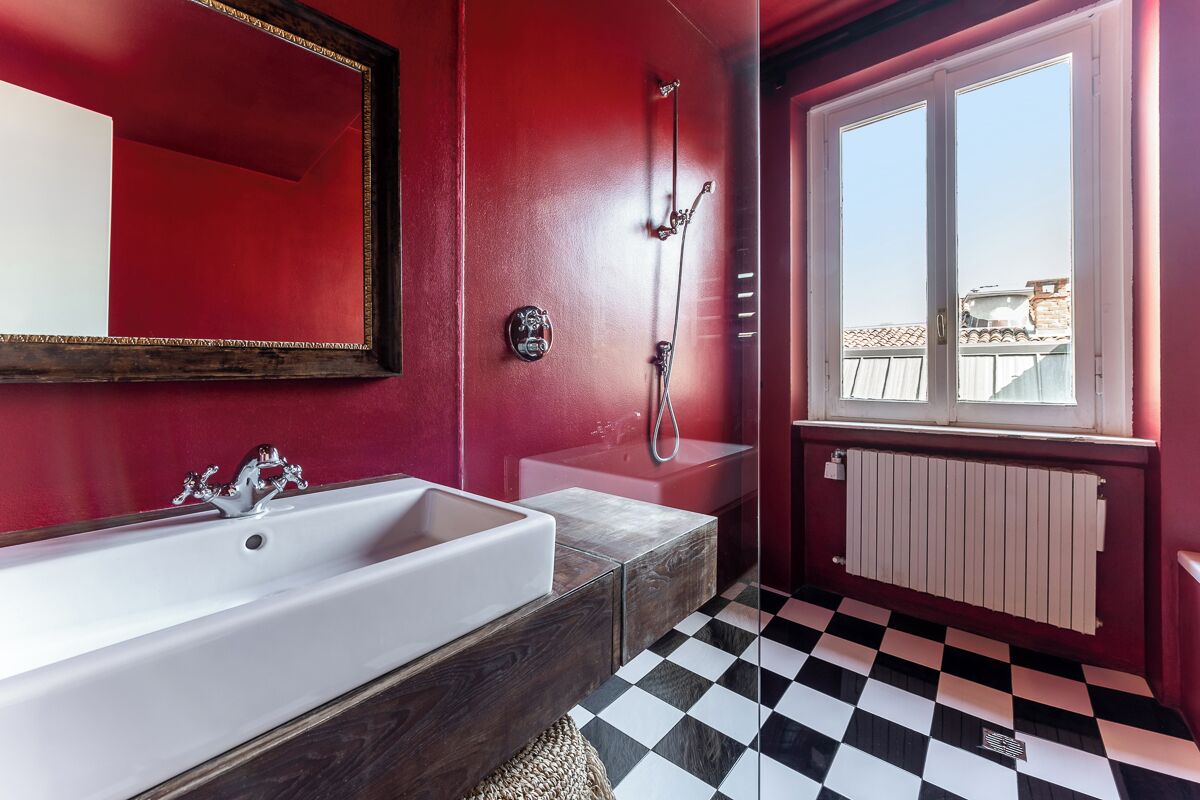 Deluxe Double Room | Bathroom | Free toiletries, hair dryer, towels, soap