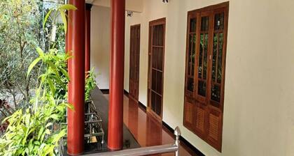 Charming 2-bedroom bungalow in Ennakkad with WiFi and AC