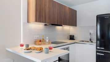 Geladeira, fogão, cooktop, lava-louças