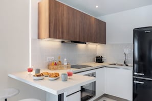Réfrigérateur, four, plaque de cuisson, lave-vaisselle
