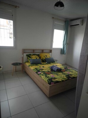 1 chambre, fer et planche à repasser, Wi-Fi gratuit, draps fournis