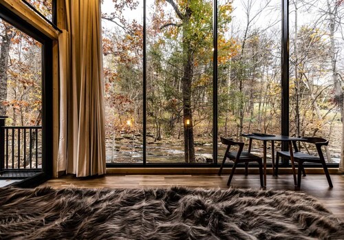 The View Glass Cabin at Four Fillies Lodge