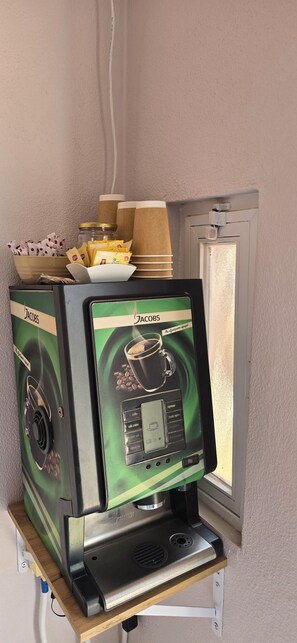 Coffee shop - GLIPTIS Apartments (Chios)