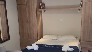 Luxury Triple Room 101, Partial Sea View | Individuelt design, individuel indretning