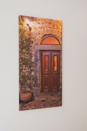 Individually decorated, individually furnished, laptop workspace