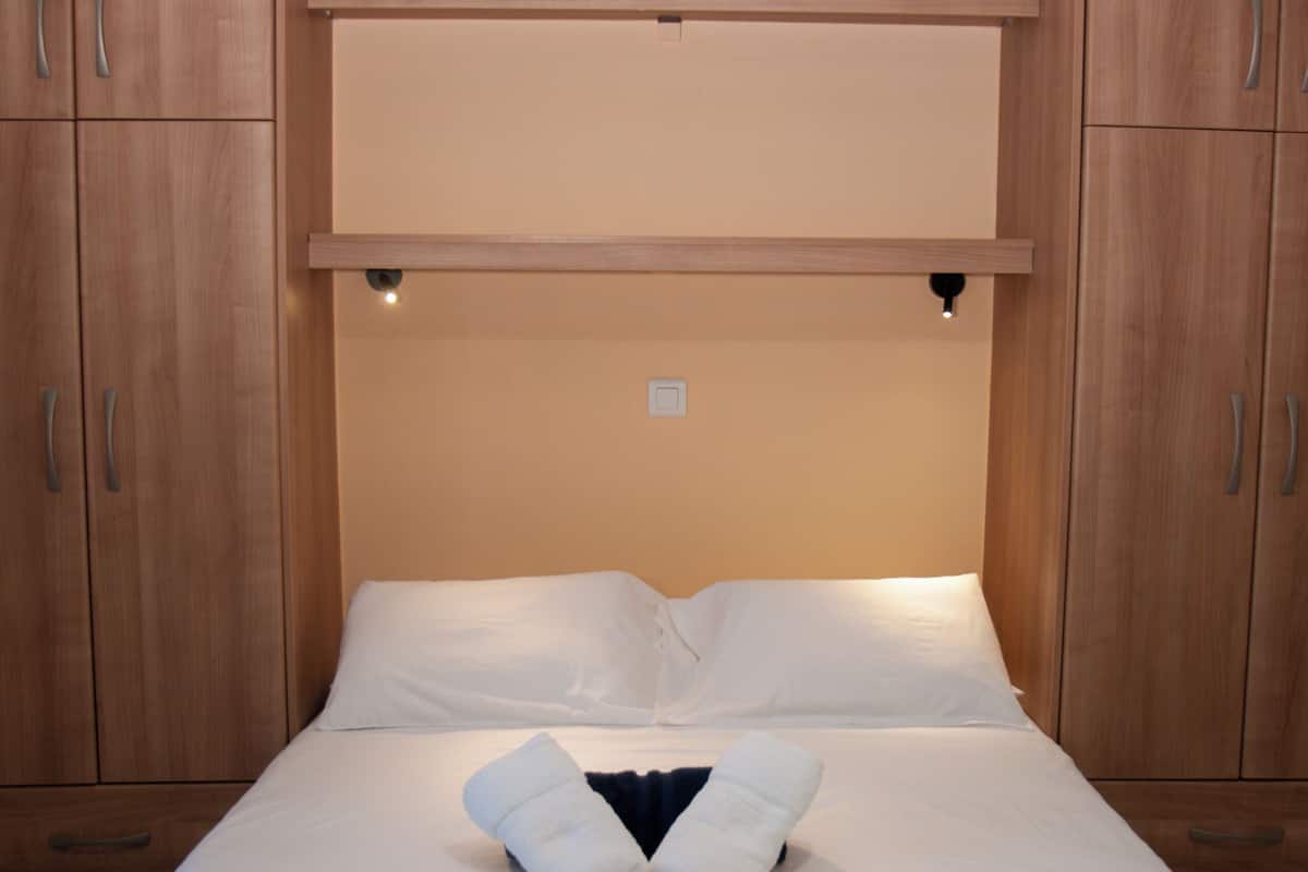 Comfort Studio 104, Partial Sea View | Individually decorated, individually furnished, laptop workspace
